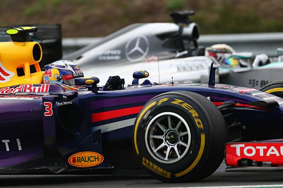 В Mercedes готовы поставлять моторы для Red Bull