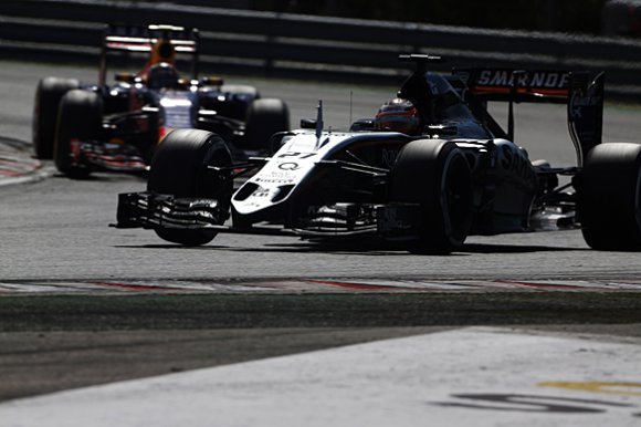 Роберт Фернли: Мы не отказываемся от борьбы с Red Bull Racing
