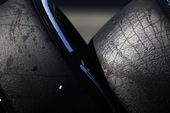 Pirelli обнаружила порезы на других шинах