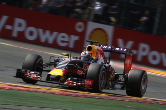 Кристиан Хорнер подтвердил замену моторов на машинах Red Bull