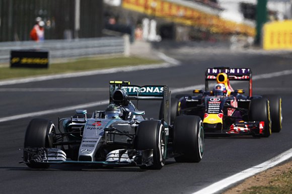 Стоило ли Mercedes связываться с RBR?