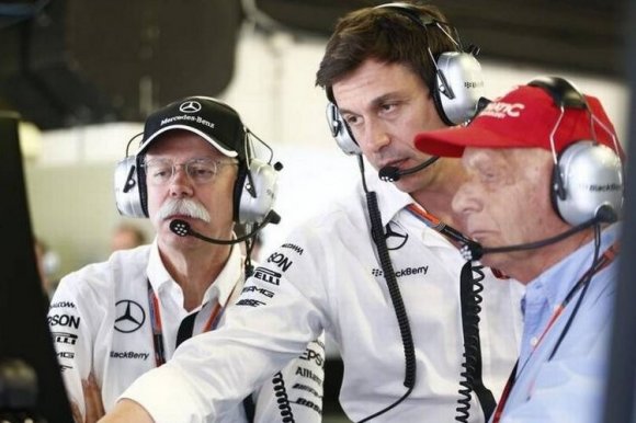 Red Bull Racing всё-таки может получить мотор Mercedes?