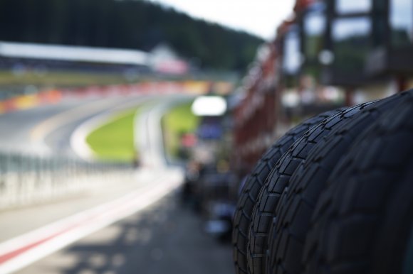 Команды не хотят помогать Pirelli с тестами