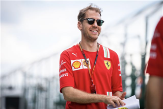 Екс-пілот Ф-1: Зараз Ferrari та Феттель грають у покер з високими ставками