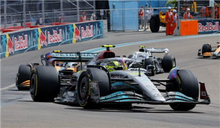 Гамілтон: За 5 етапів Mercedes не показав прогресу