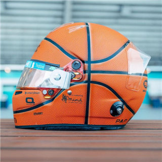 Новий шолом Норріса в Маямі схожий на баскетбольний м'яч