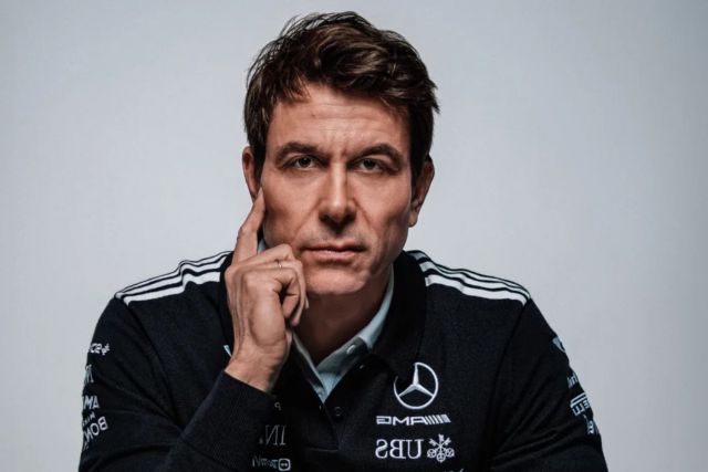 Тото Вольфф: Гамілтон стрибнув у Ferrari з парашутом, йому потрібен час на адаптацію