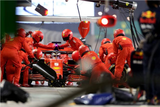 У Ferrari пояснили причину повільних піт-стопів