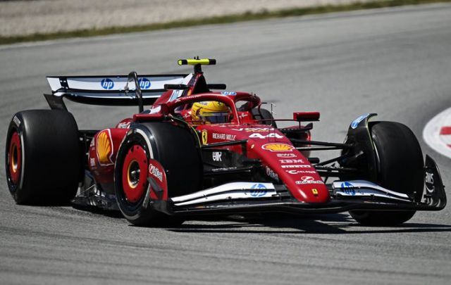 Льюїс Гамілтон: Не від мене залежить, чи варто Ferrari перемкнутися на наступний рік