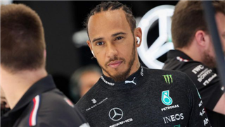 Гамілтон: У новому боліді Mercedes я наче сиджу на передніх колесах
