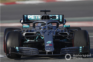 Mercedes зіткнулася з гранулюванням передніх шин на тестах в Барселоні