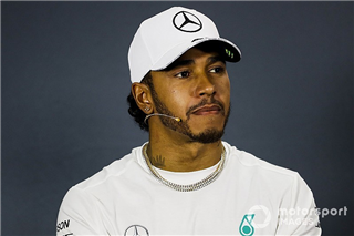 Хемілтон: Mercedes “не клеїть дурня”, коли каже про перевагу Ferrari