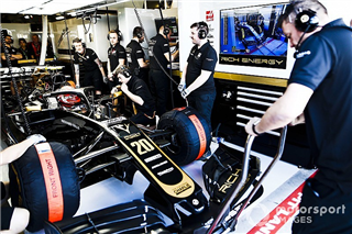 Haas не змогла уникнути штрафу за небезпечний виїзд Магнуссена