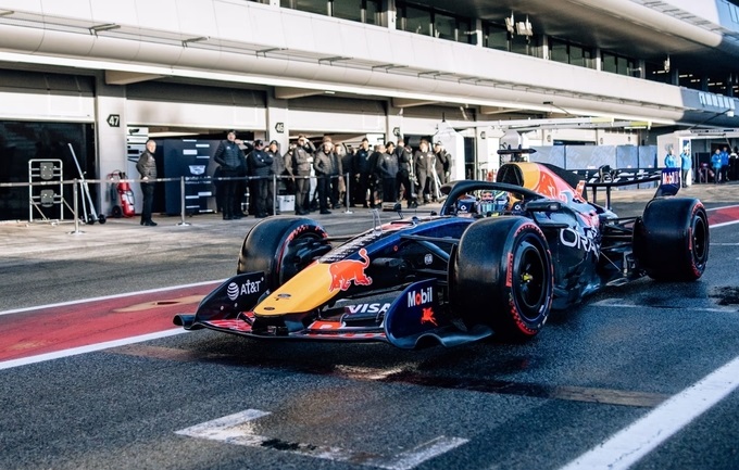 Новачок Ред Булл лідирує. Результати ранкової сесії тестів Ф1 у Барселоні