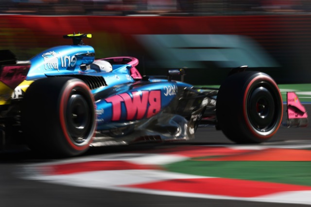 В Alpine відклали знімальний день через затримку Mercedes