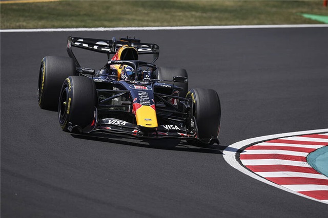 Ферстаппен протестував оновлений болід Ред Булл на Сільверстоуні