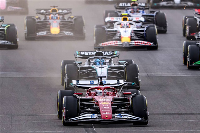 Феррарі готує мотор із технологією Мерседеса та Ред Булл