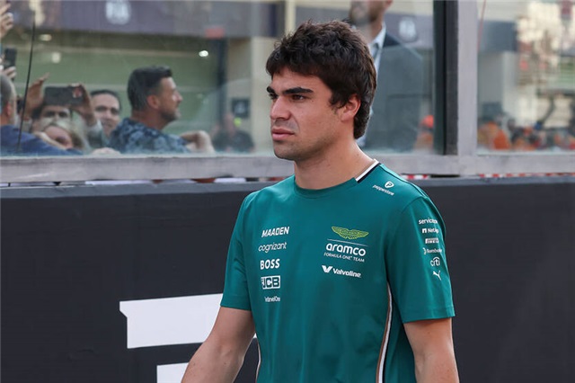 Астон Мартін катастрофічно дебютував на тестах у Барселоні