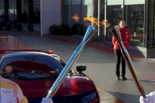 Феррарі взяла участь у передачі олімпійського вогню