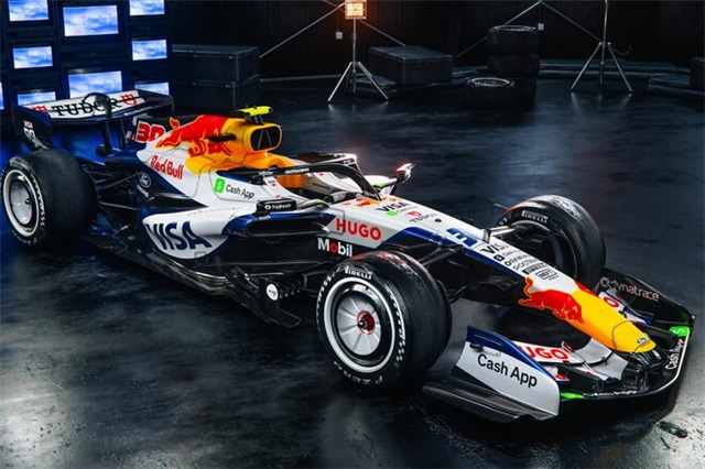 Команда Формули-1 провела презентацію нових кольорів боліду