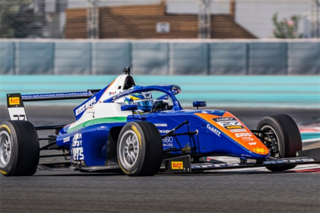 Червоний прапор та драматична розв'язка. Бондарев завершив кваліфікацію Ф4