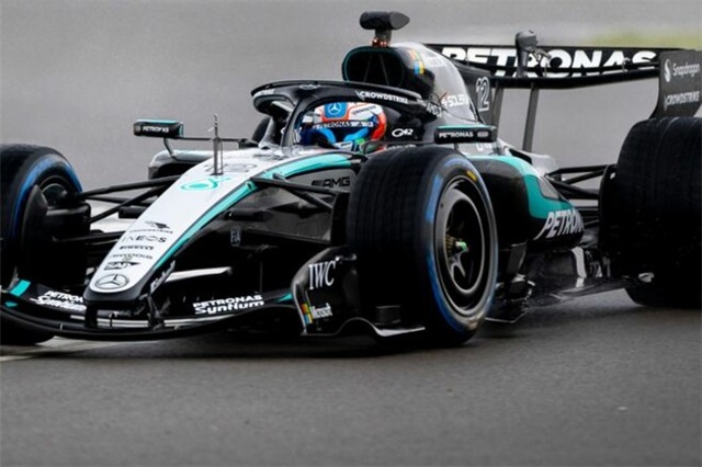 Тести Формули-1. Нові боліди вперше виїхали на трасу