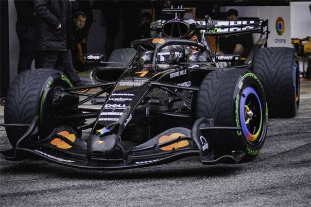 Болід чемпіона Формули-1 вперше виїхав на трасу