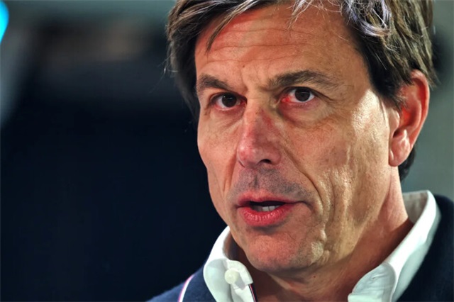 Керівник Мерседес Ф1: «Розберіться зі своїм лайном! Досить скаржитися»