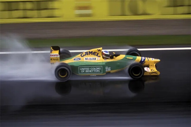 Болід, на якому Шумахер здобув першу перемогу, продано за семизначну суму