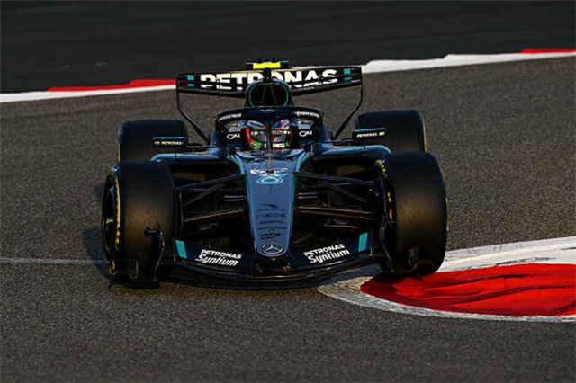 Тести Формули-1: симуляція гонки Мерседеса і Феррарі, робота Піастрі