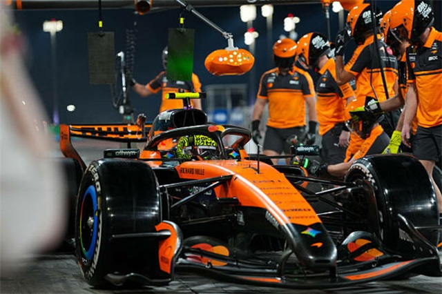 Чемпіон Ф1 назвав проблему Макларен, яка затримала їх на тестах