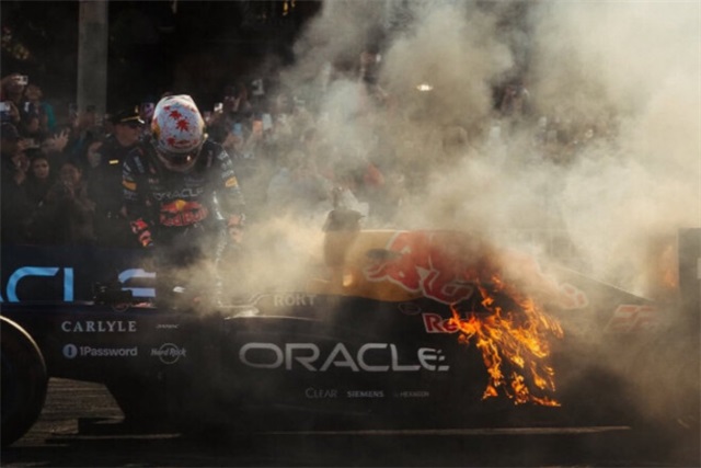 Ред Булл загорівся перед фанатами під час заїздів в США