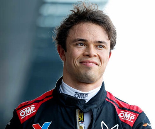 Чемпіон Формули E та колишній пілот Ф1 застряг у Бахрейні через війну