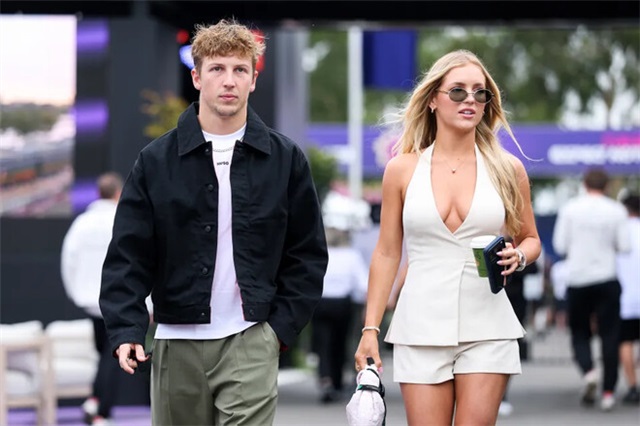 Дівчина пілота Ф1 вразила унікальною прикрасою за $341 000