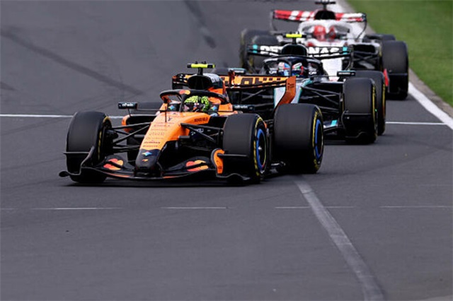 Мерседес надав Макларену застарілу інформацію в Австралії