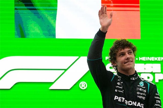 Легенда Ф1, який завершив кар'єру, виграв Гран-прі Китаю?