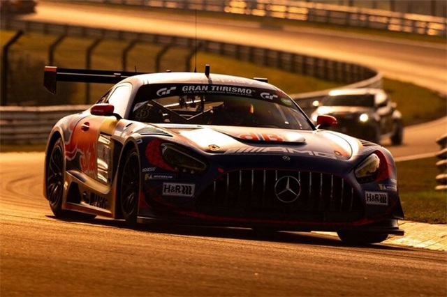 Мерседес виступив із офіційною заявою після дискваліфікації Ферстаппена