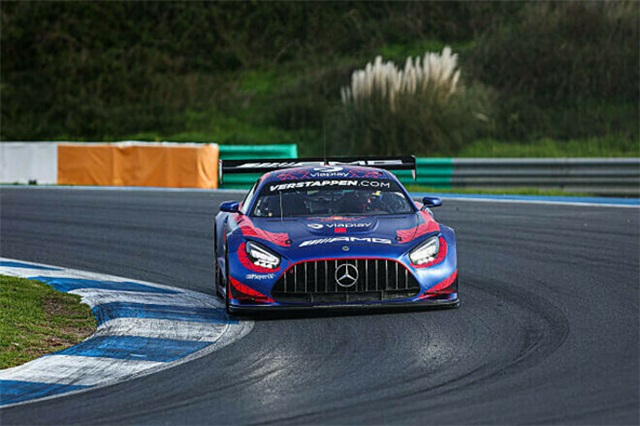 Ферстаппен провів тести на Мерседес перед важливою гонкою