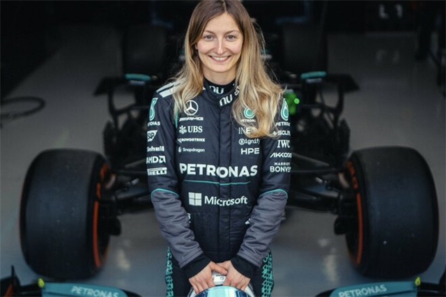 Доріан Пін випробувала Мерседес W12 сезону-2021
