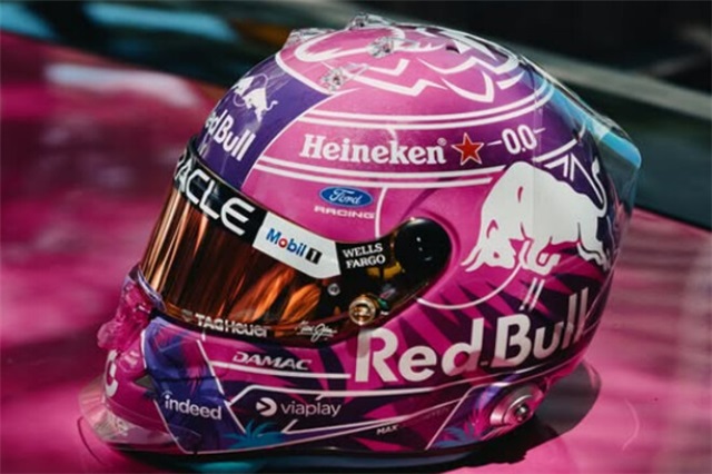 Ферстаппен представив спеціальний рожевий шолом для Гран-прі Маямі