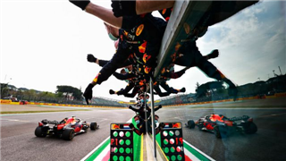 Марко: Якщо Red Bull буде битися з Mercedes, ми не зупинимо розвиток боліду