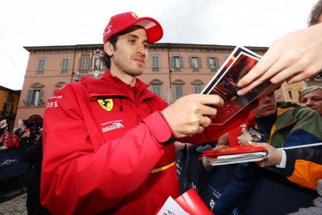 Антоніо Джовінацці офіційно підписав новий контракт з Ferrari