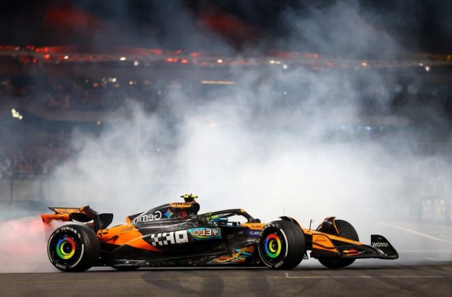 Стюарди пояснили, чому не оштрафували Норріса за обгін Цуноди