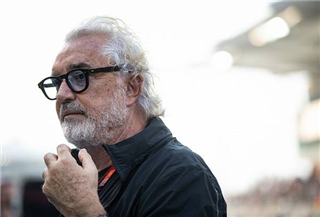 Бріаторе: Ferrari варто було оштрафувати і Феттеля, і Леклера