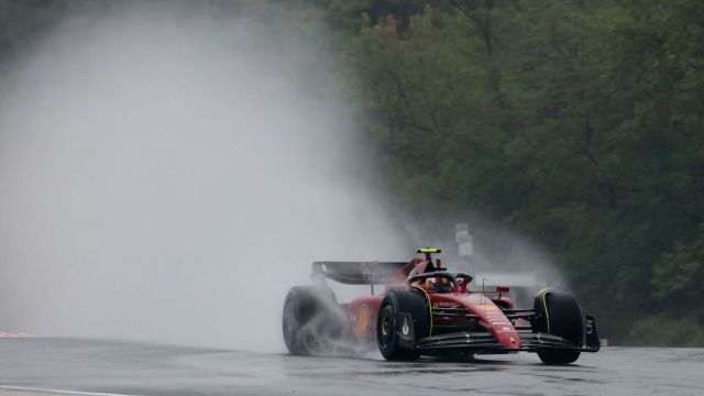 Сайнс виграв практику в Бельгії, Ферстаппен не показав часу