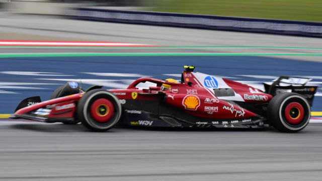 Льюїс Гамілтон: Швидкість McLaren вражає, у зв'язці поворотів вони на 10 км/год швидші за нас