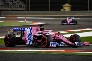 Перес виграв шалений Гран Прі Сахіру, Mercedes провалився на піт-стопах