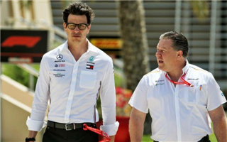 Директор McLaren назвав причину переходу на мотори Mercedes