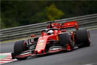 Феттель: Ми не можемо втрутитись у боротьбу Mercedes та Red Bull