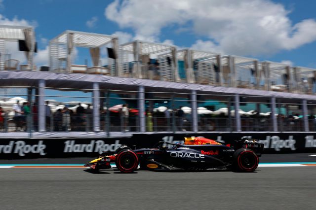 Джерело: Mercedes запросив до себе Ферстаппена
